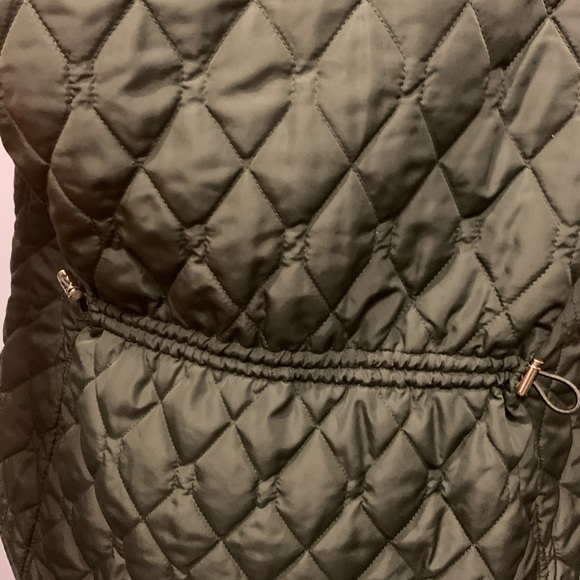 SALE🍁2/$12 Hunter Green Vest - Picture 3 of 3